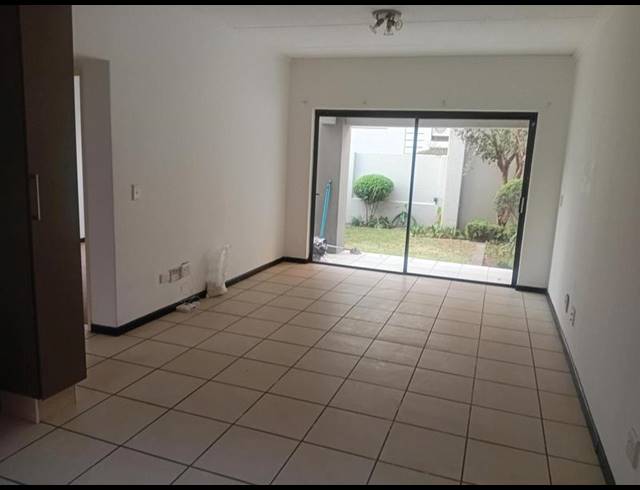 1 BEDROOM APARTMENT FOR SALE IN BRYANSTON